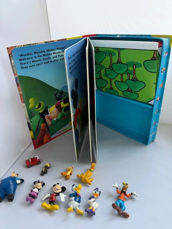 Mickey Mouse Clubhouse Busy Book w/ Playmat & 10 Figurines - Disney Toddler Kids - Picture 2 of 5